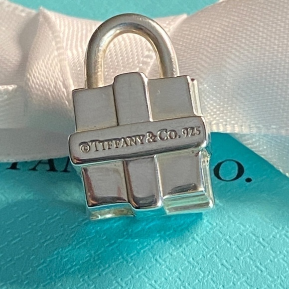 Tiffany & Co Gift Box Lock charm excellent 925 silver box bracelet necklace - Picture 6 of 10